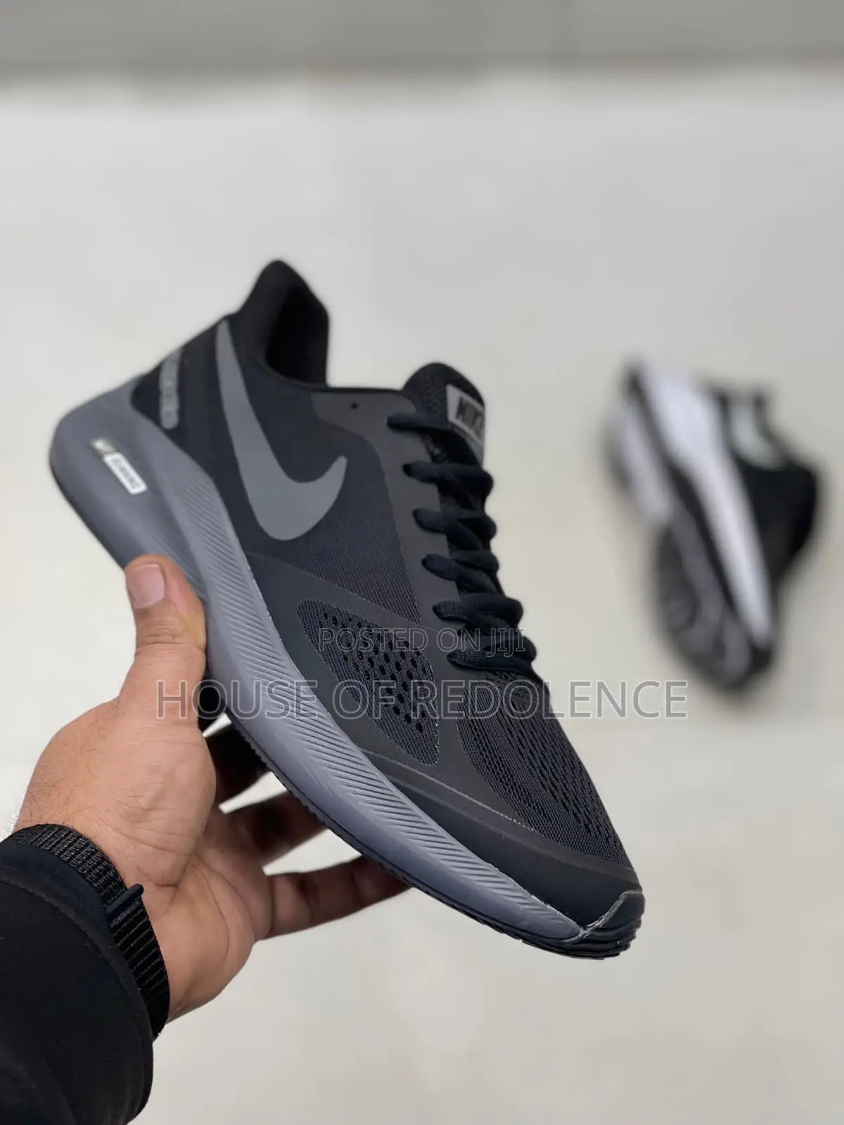Nike Air Zoom Guide 10 All Black Sneakers