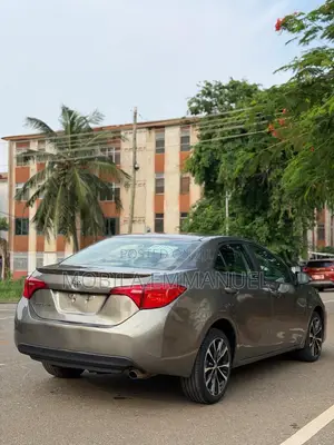 Toyota Corolla SE 4dr Sedan (1.8L 4cyl CVT) 2017 Gray