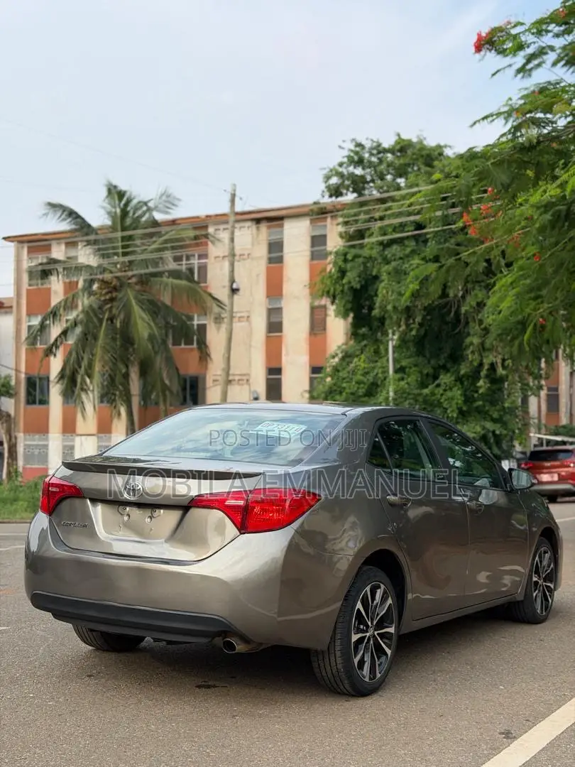 Toyota Corolla SE 4dr Sedan (1.8L 4cyl CVT) 2017 Gray