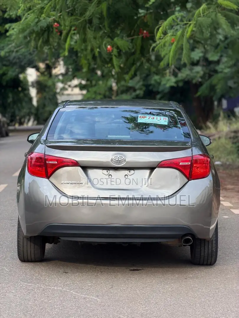 Toyota Corolla SE 4dr Sedan (1.8L 4cyl CVT) 2017 Gray