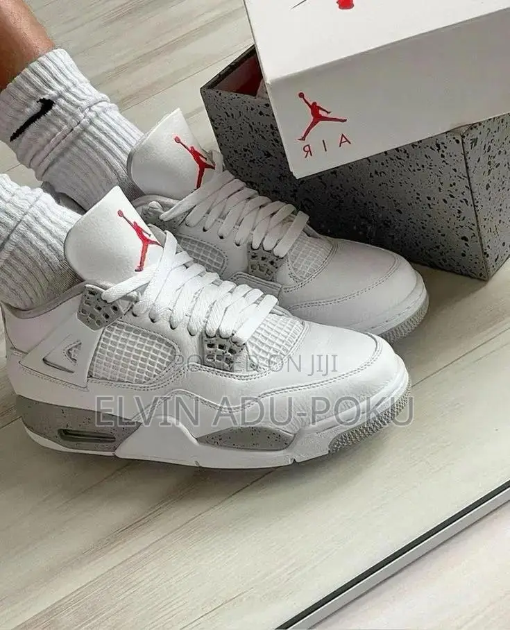 Air Jordan 4 Retro Mid White Oreo 2021 Sneaker