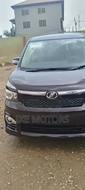 Toyota Voxy 2014 Beige