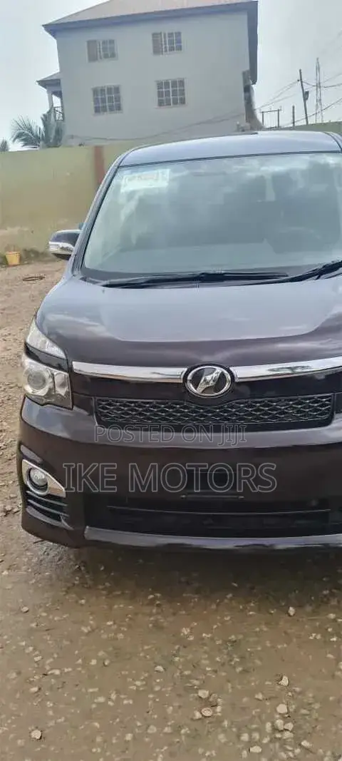 Toyota Voxy 2014 Beige