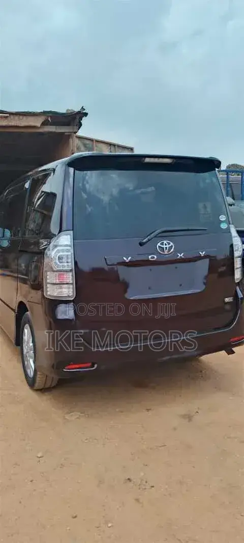 Toyota Voxy 2014 Beige