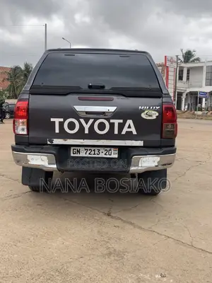 Toyota Hilux 2020 Black