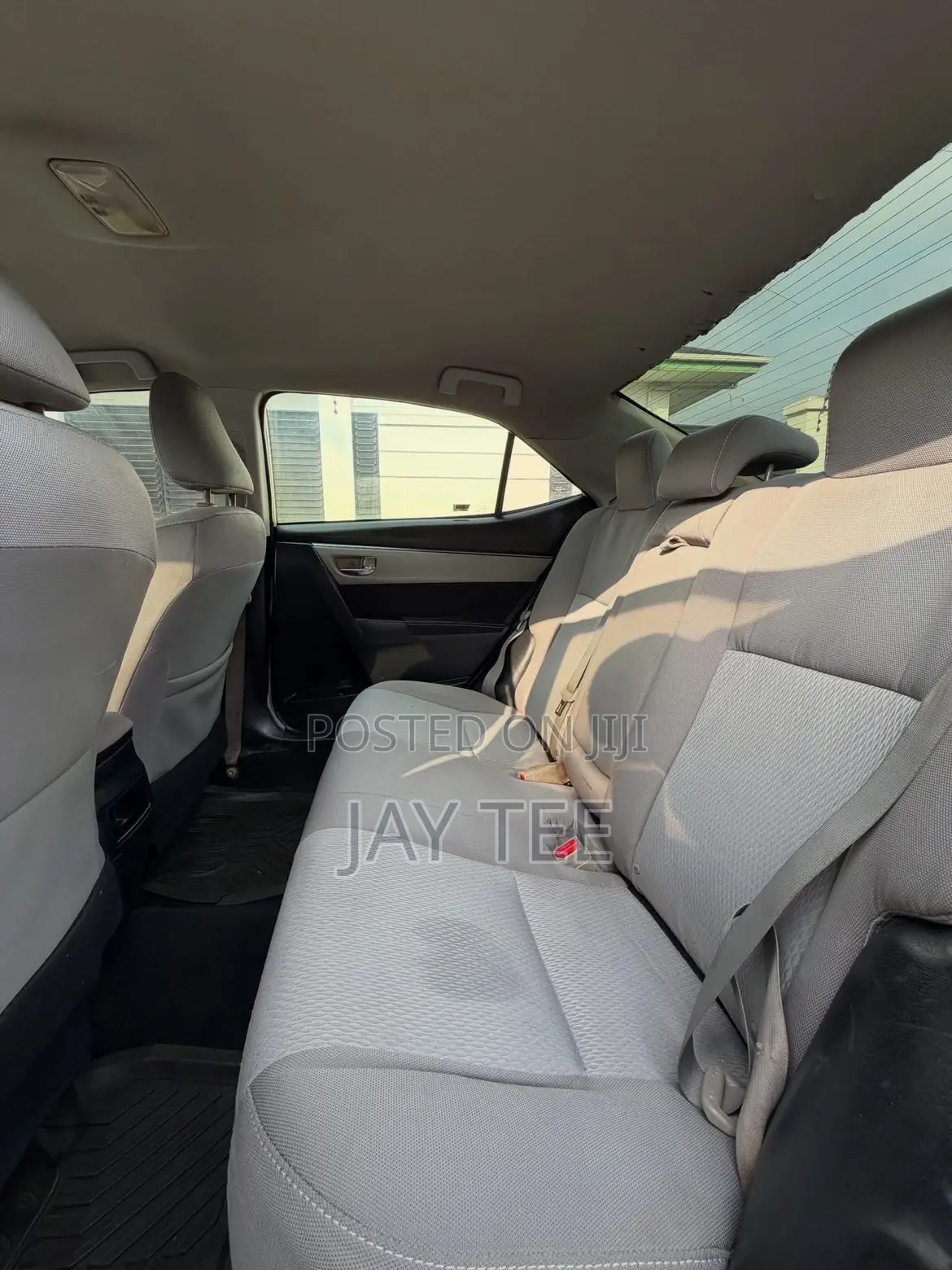 Toyota Corolla LE 4dr Sedan (1.8L 4cyl CVT) 2016 White
