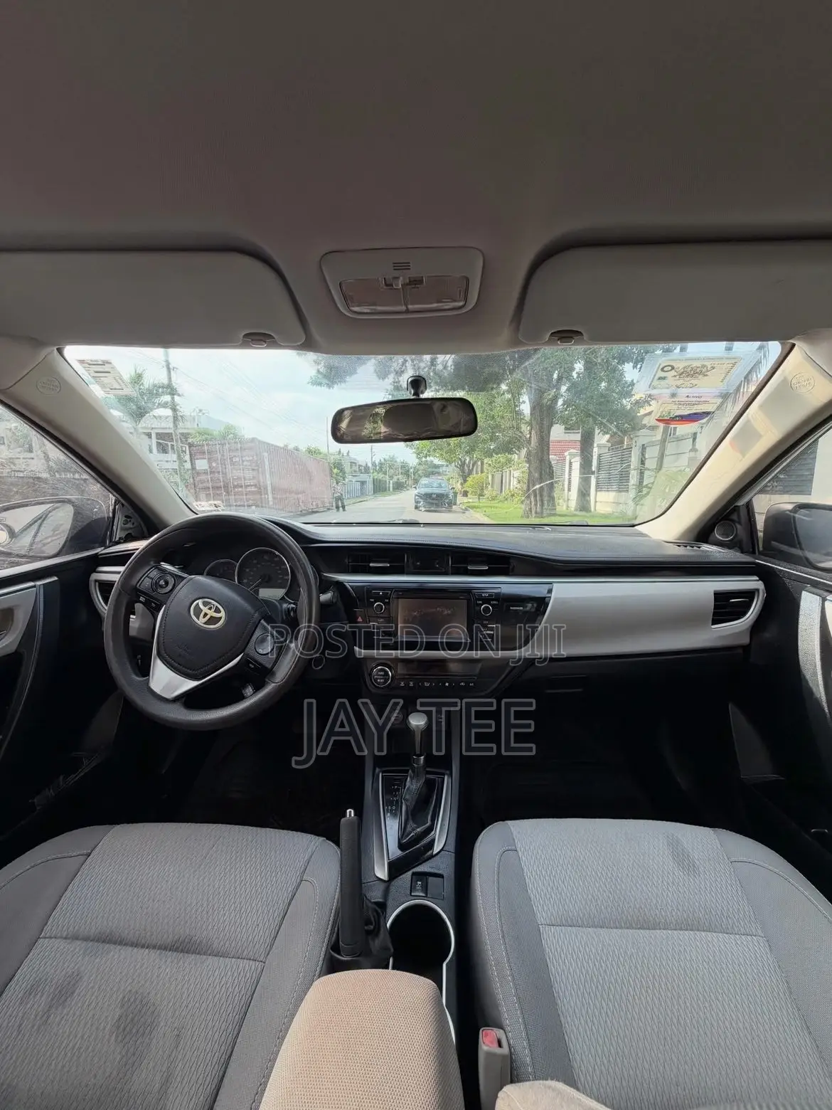 Toyota Corolla LE 4dr Sedan (1.8L 4cyl CVT) 2016 White