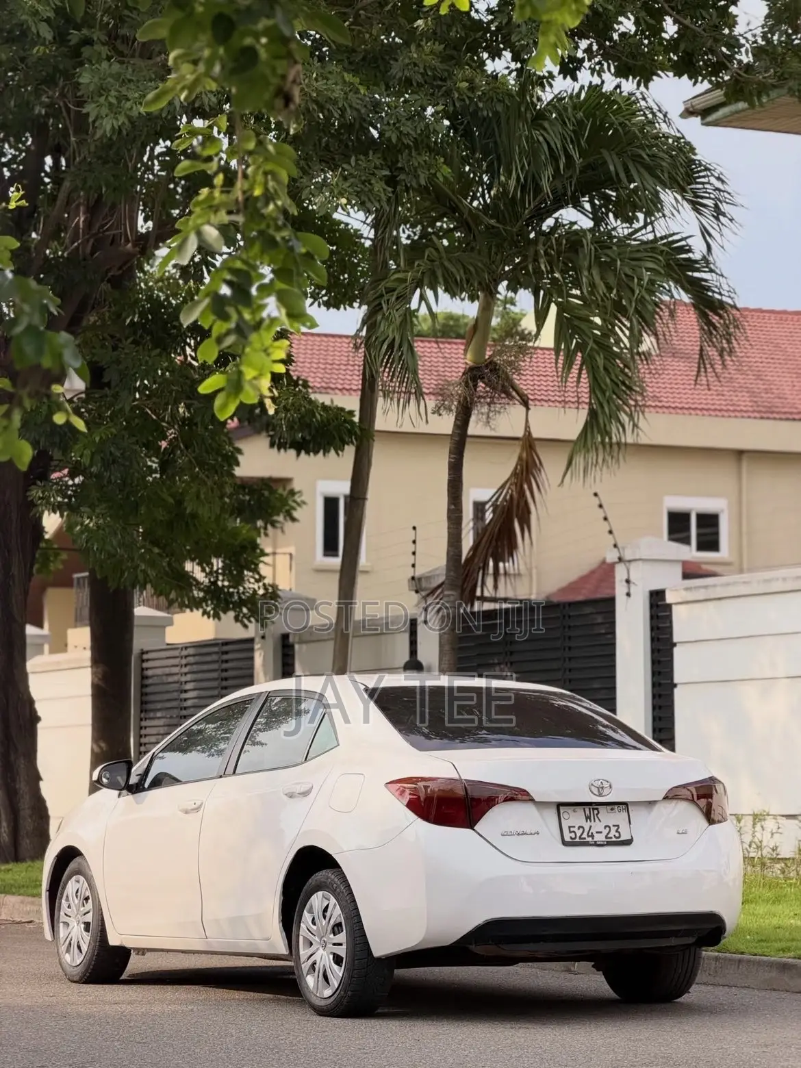 Toyota Corolla LE 4dr Sedan (1.8L 4cyl CVT) 2016 White