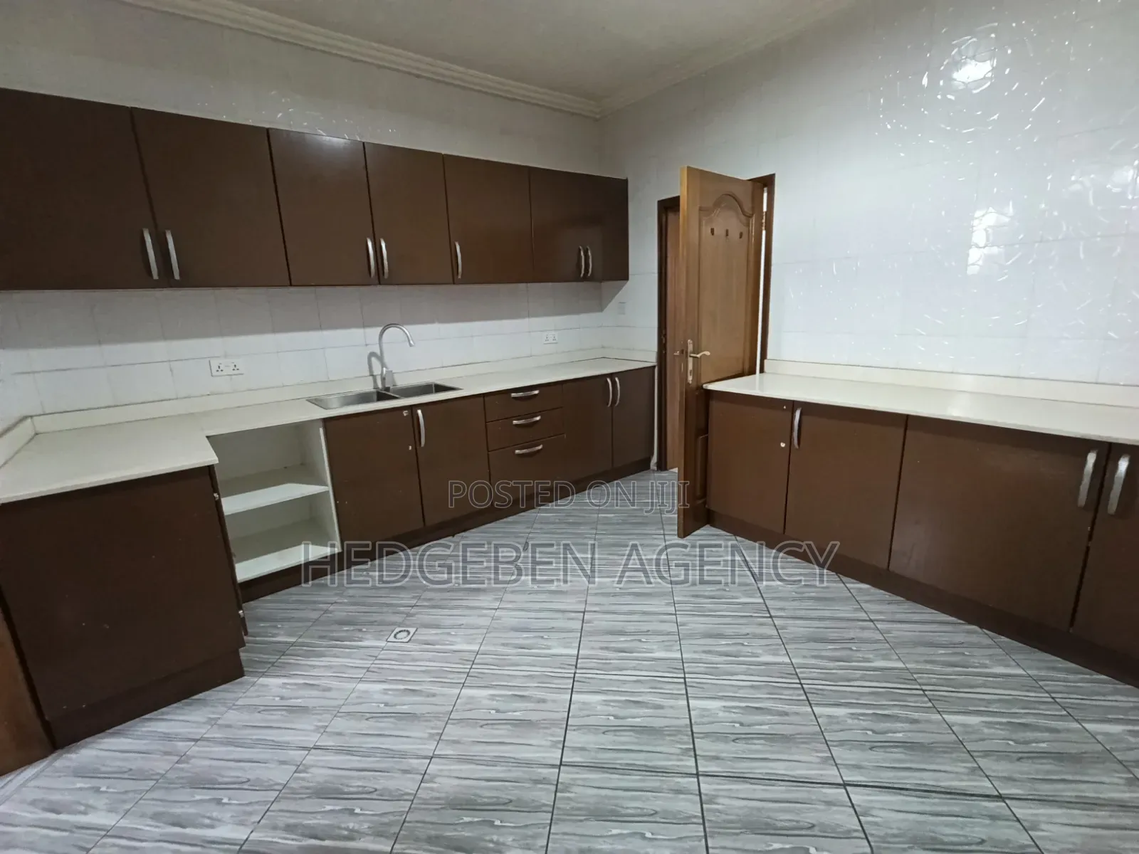 3bdrm Apartment in Adenta, Barrier for rent