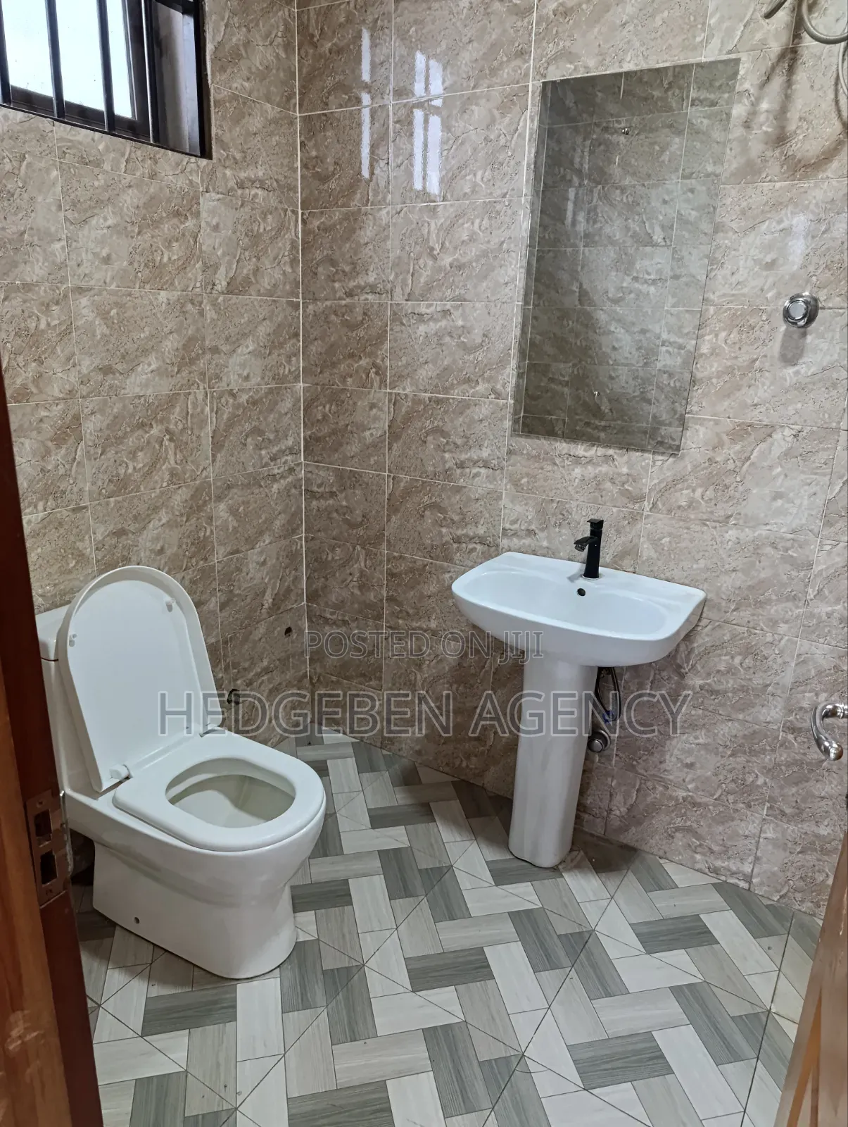 3bdrm Apartment in Adenta, Barrier for rent