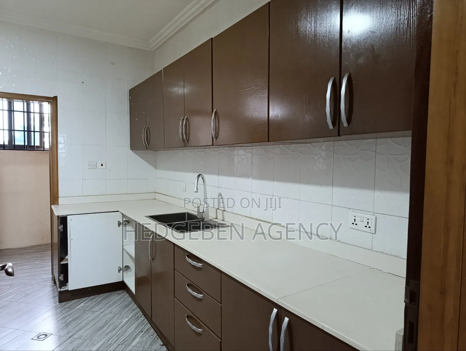 3bdrm Apartment in Adenta, Barrier for rent