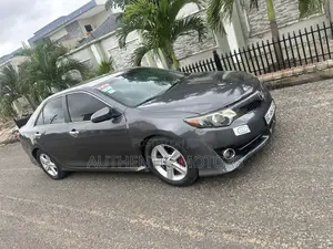 Toyota Camry SE 4dr Sedan (2.5L 4cyl 6A) 2014 Gray
