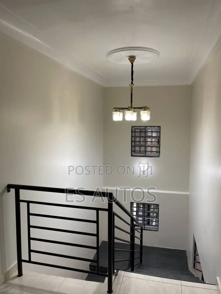 4bdrm House in Es, Community 25 for sale