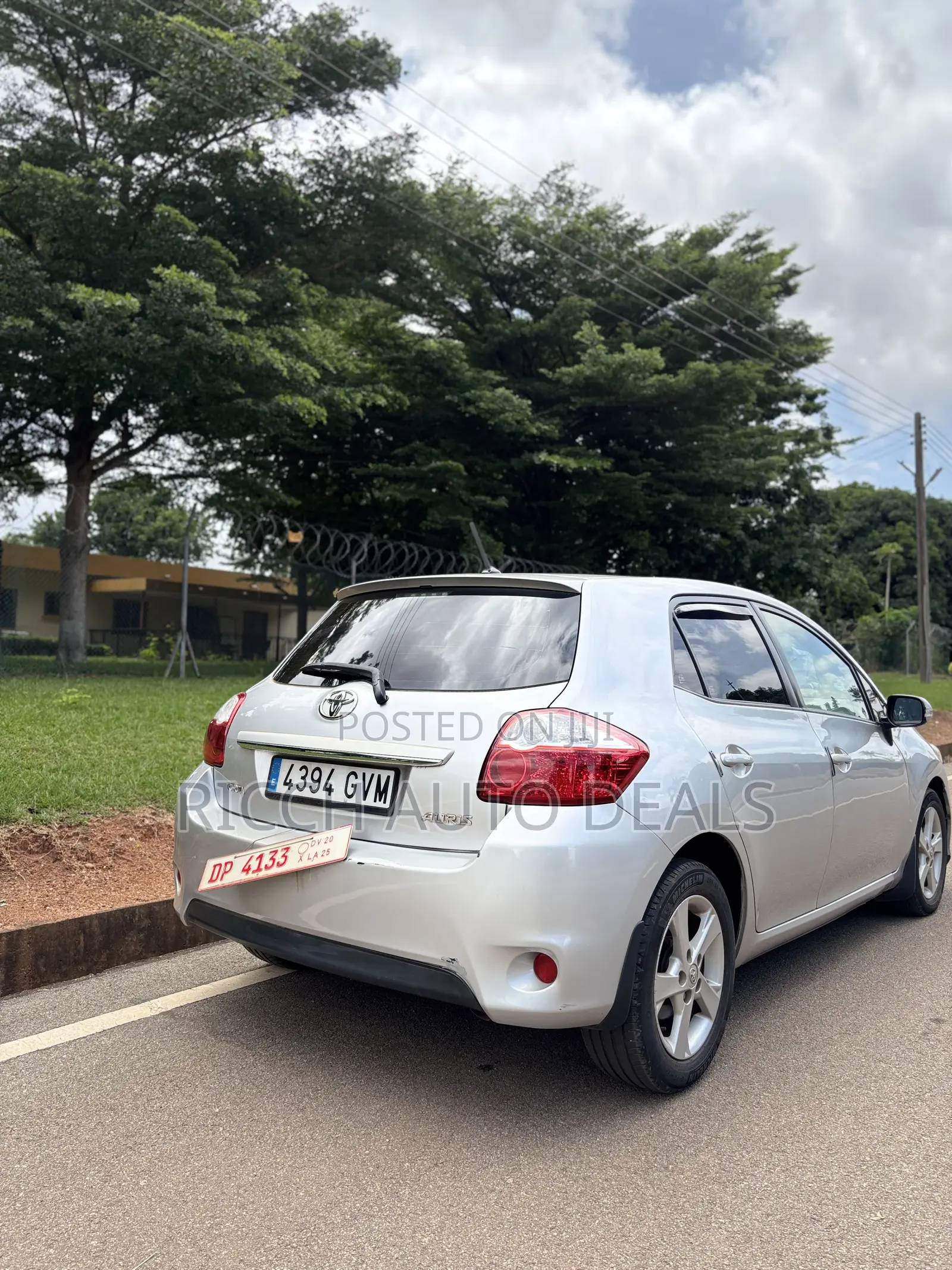 Toyota Auris XLS Sedan FWD (3.5L 6cyl 6A) 2010 Silver