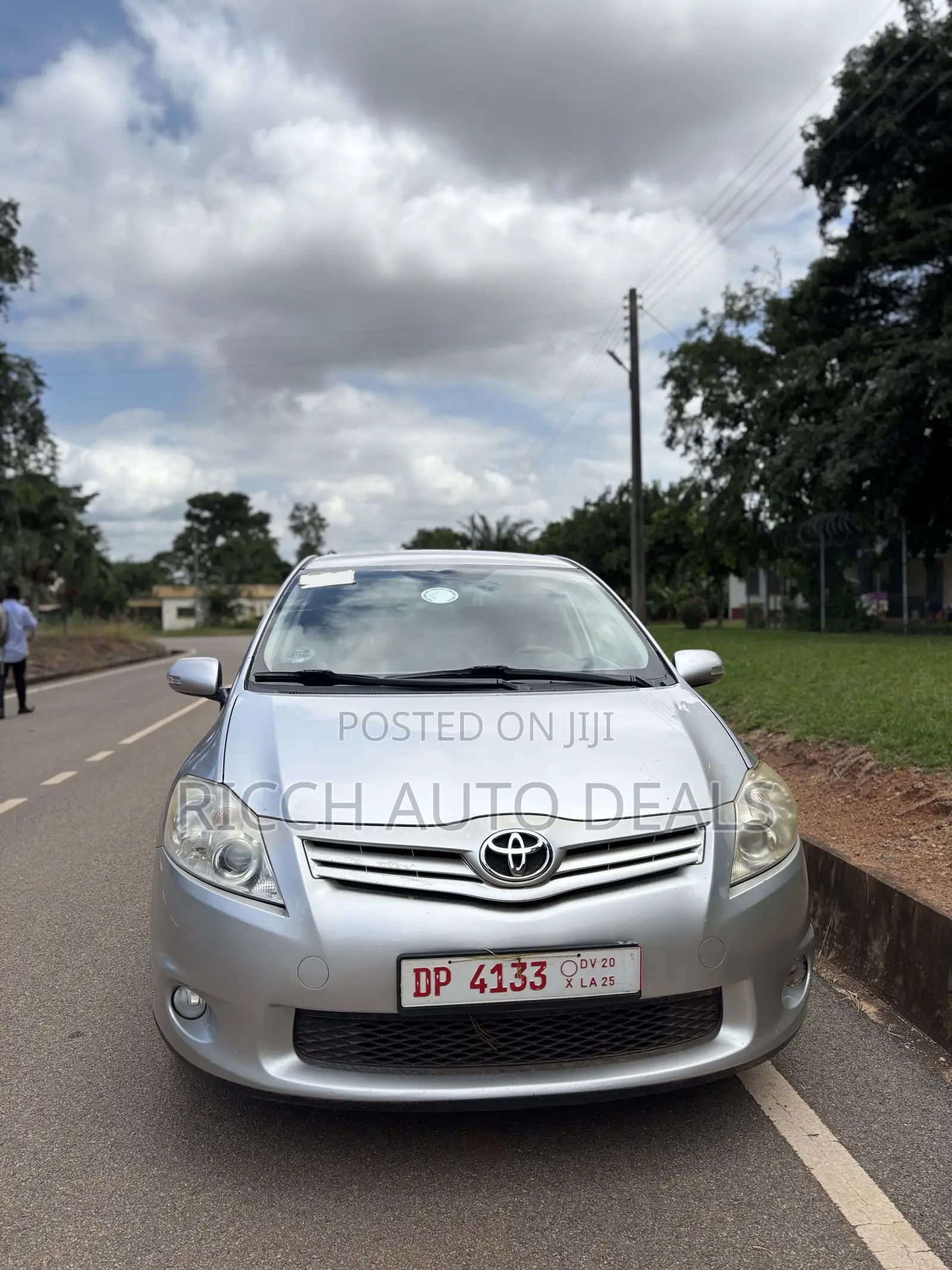 Toyota Auris XLS Sedan FWD (3.5L 6cyl 6A) 2010 Silver