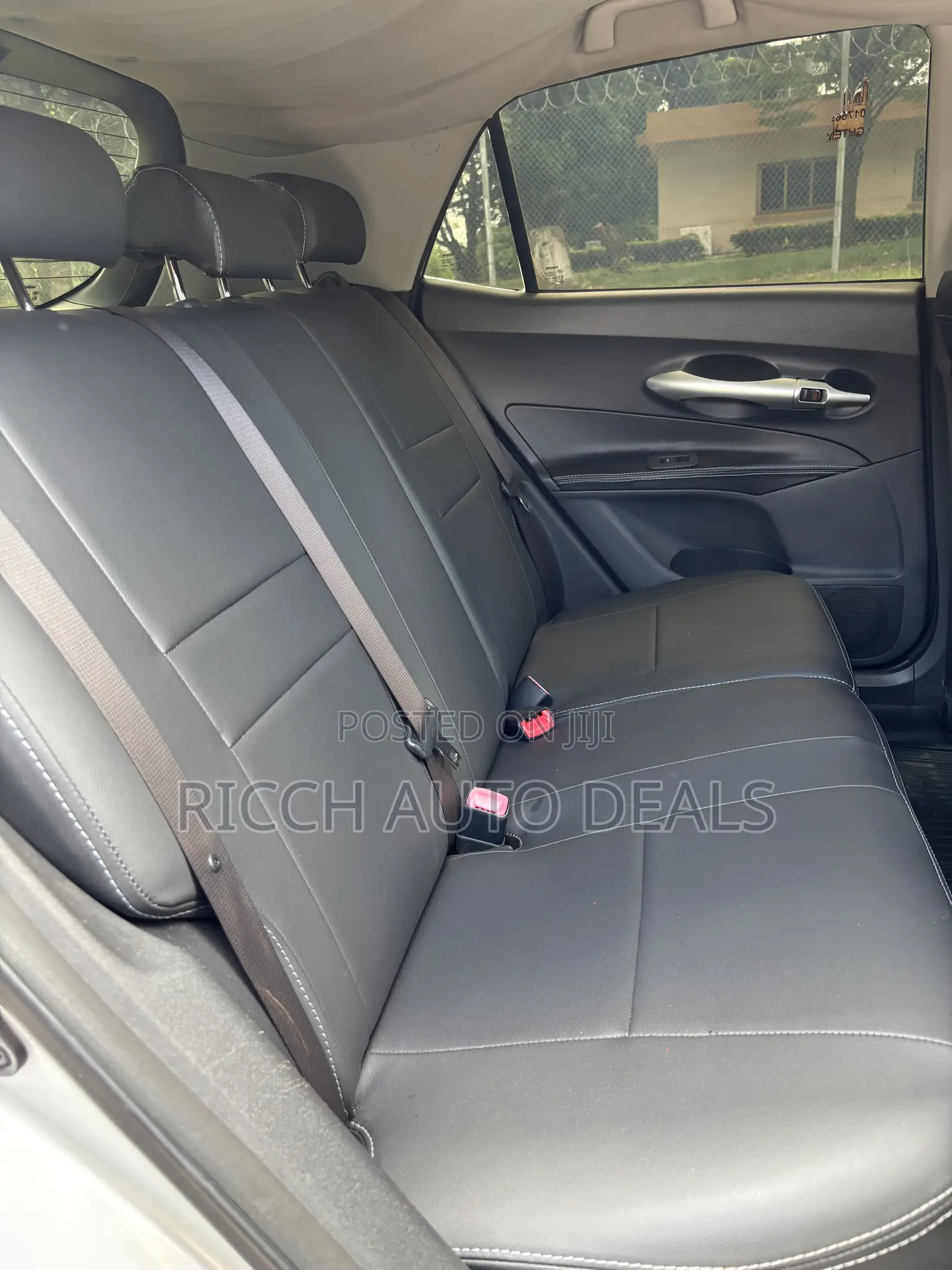 Toyota Auris XLS Sedan FWD (3.5L 6cyl 6A) 2010 Silver