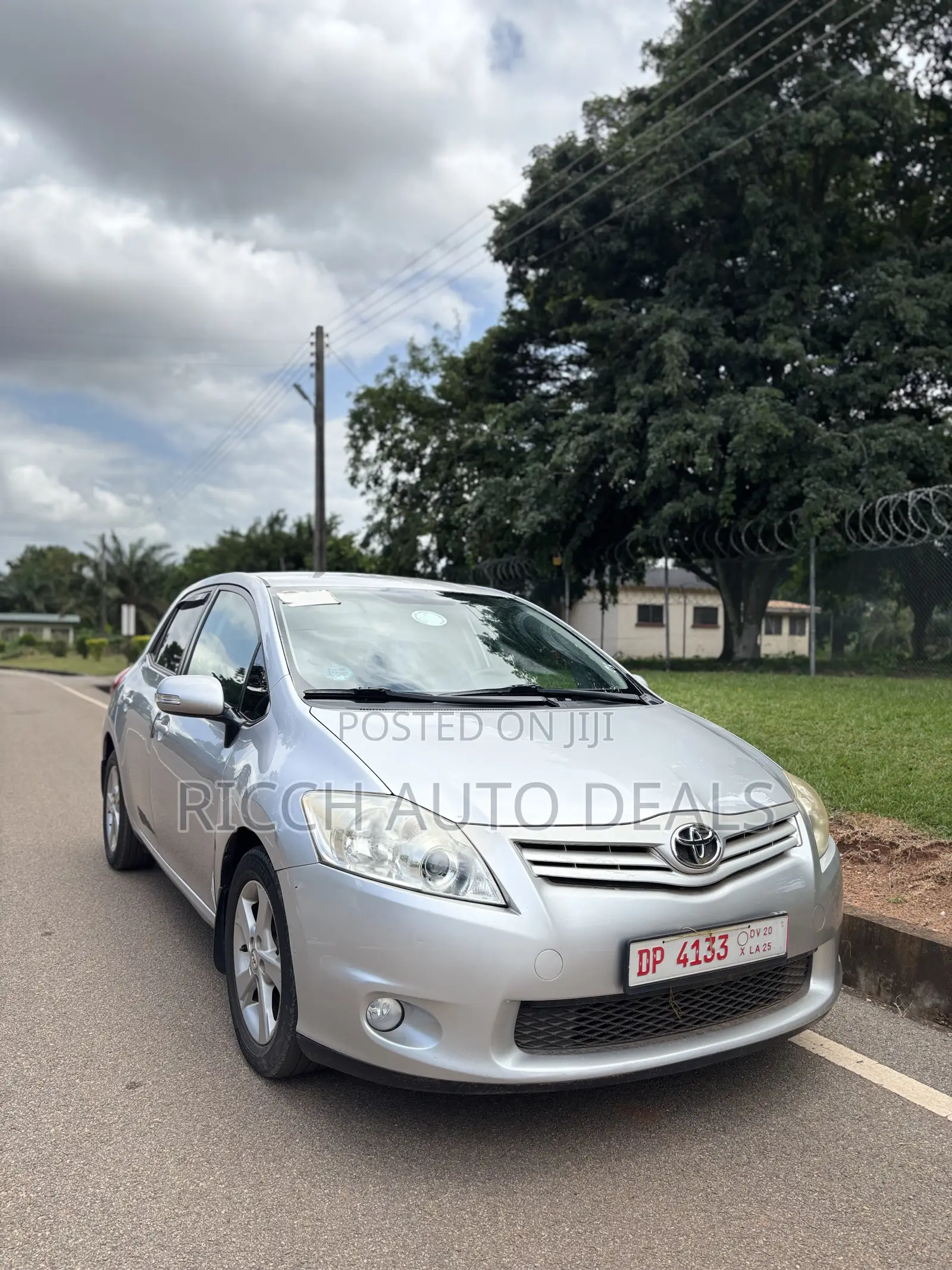 Toyota Auris XLS Sedan FWD (3.5L 6cyl 6A) 2010 Silver