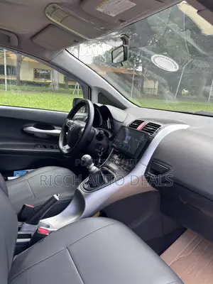 Toyota Auris XLS Sedan FWD (3.5L 6cyl 6A) 2010 Silver