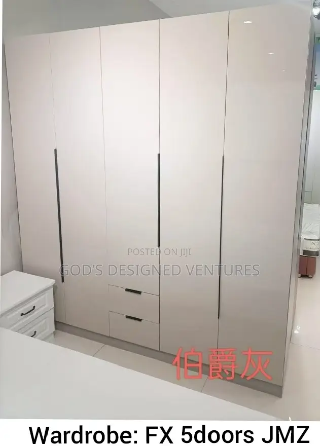Well Polished 5door Wardrobe