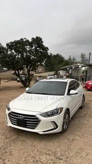 Hyundai Elantra Limited Sedan FWD (2.0L 4cyl 6A) 2017 White