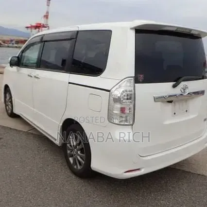 Toyota Voxy 2013 White