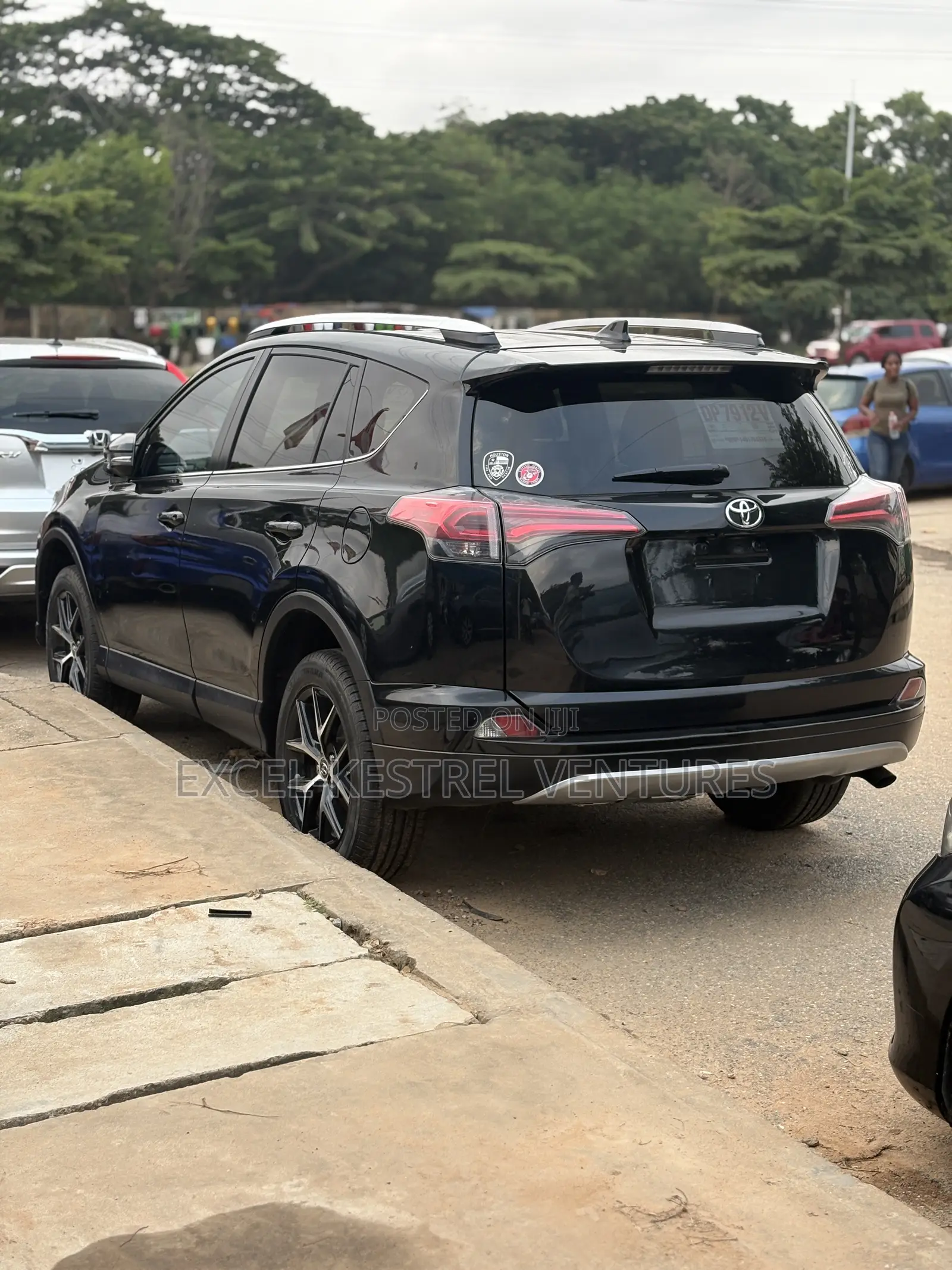 Toyota RAV4 SE 4dr SUV (2.5L 4cyl 6A) 2018 Black