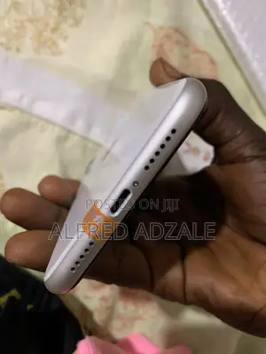 New Apple iPhone 11 128 GB White