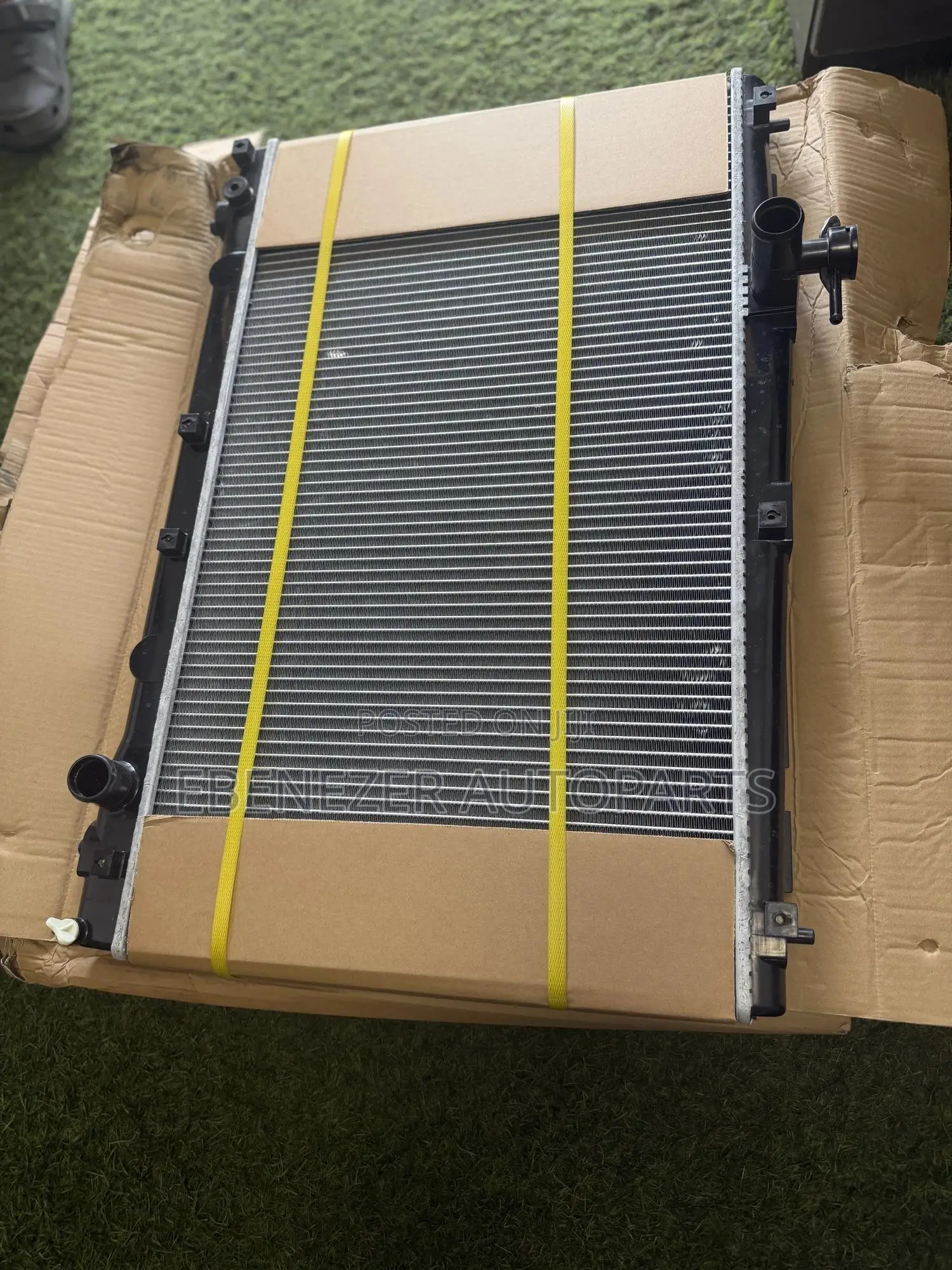Toyota Voxy Noah Radiator Tank 2008 2009 2010 2011 2012