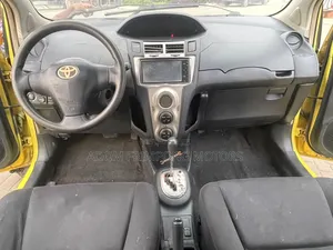 Toyota Vitz 2010 Yellow
