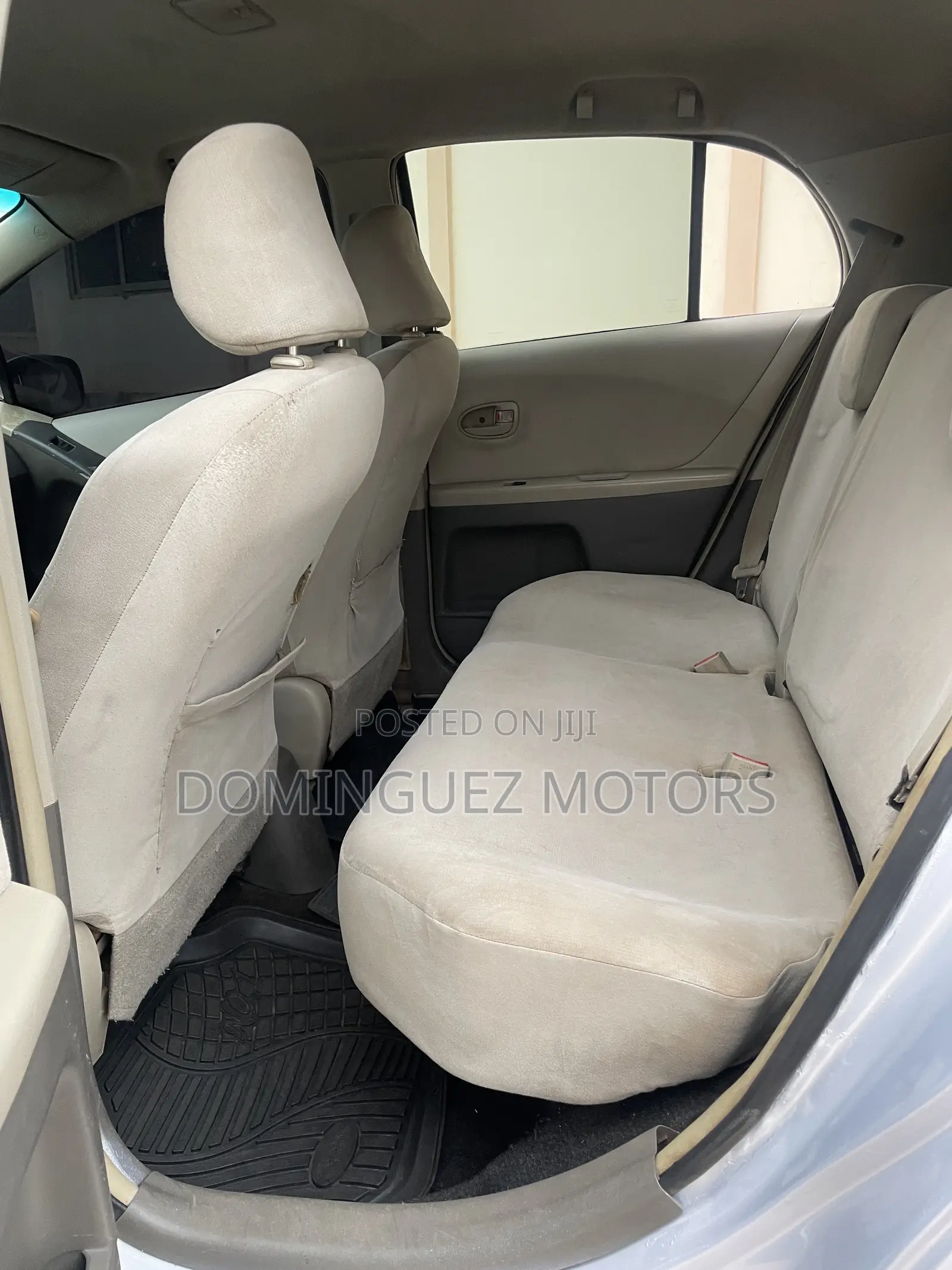Toyota Vitz 2010 Silver