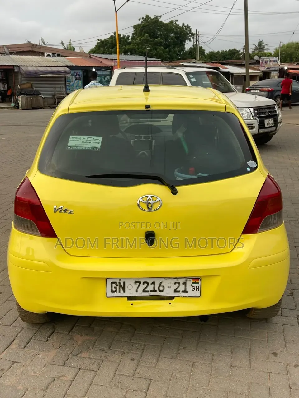 Toyota Vitz 2010 Yellow