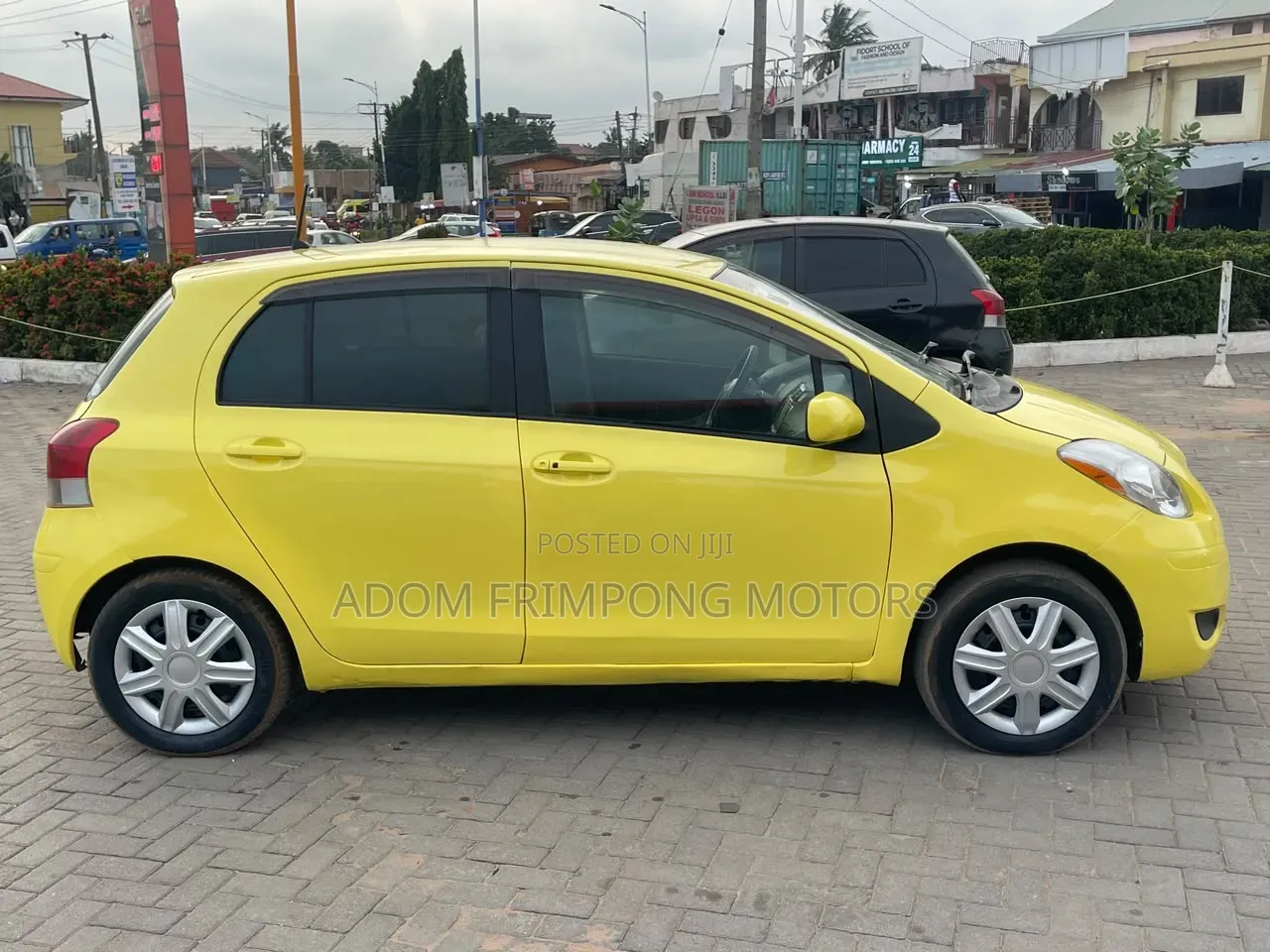 Toyota Vitz 2010 Yellow