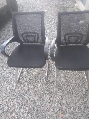 Black Mesh Visitor’S Chair