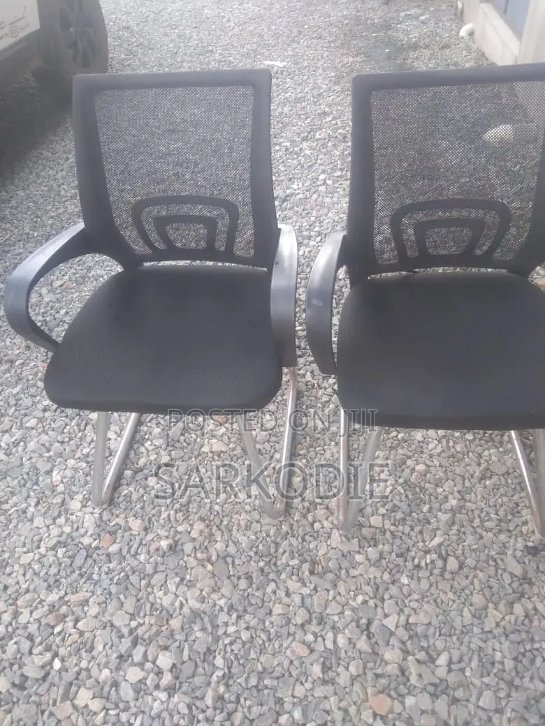 Black Mesh Visitor’S Chair
