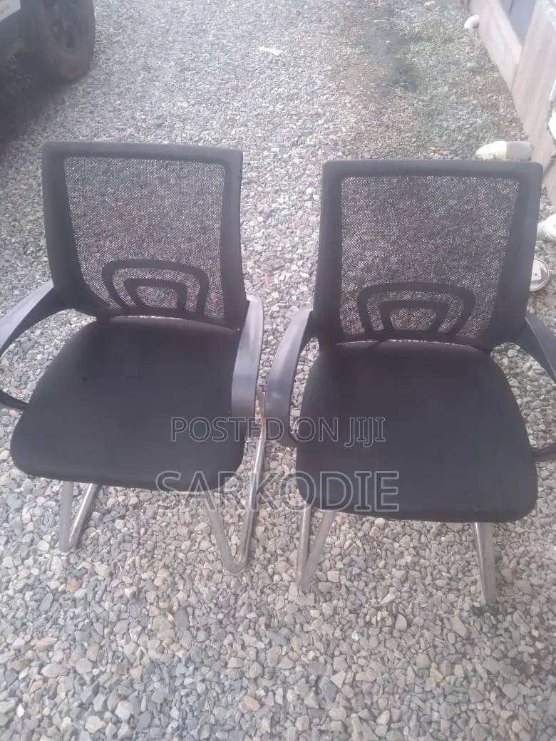 Black Mesh Visitor’S Chair