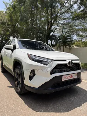Toyota RAV4 XLE AWD 2023 White
