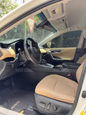 Toyota RAV4 XLE AWD 2023 White