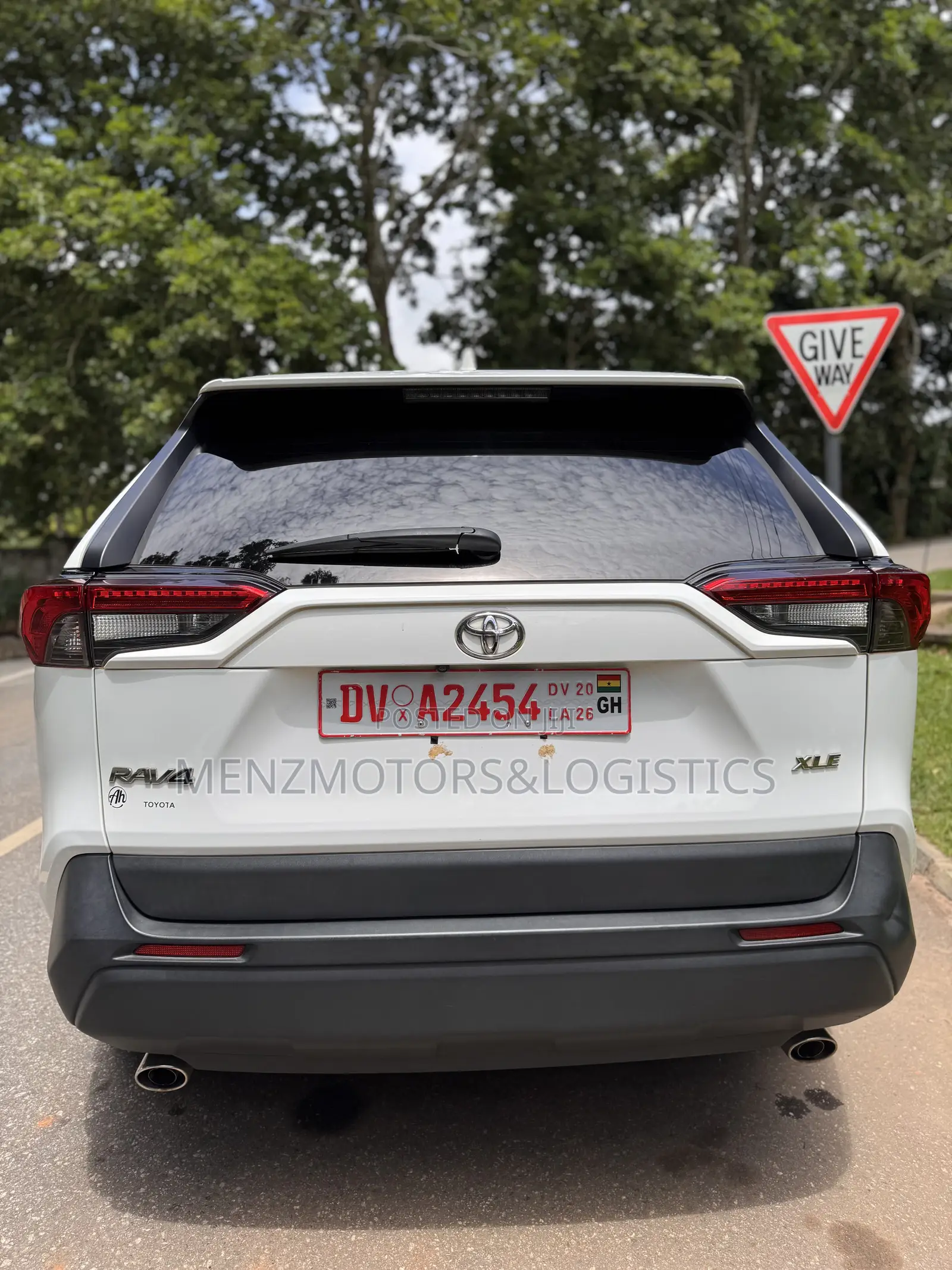 Toyota RAV4 XLE AWD 2023 White