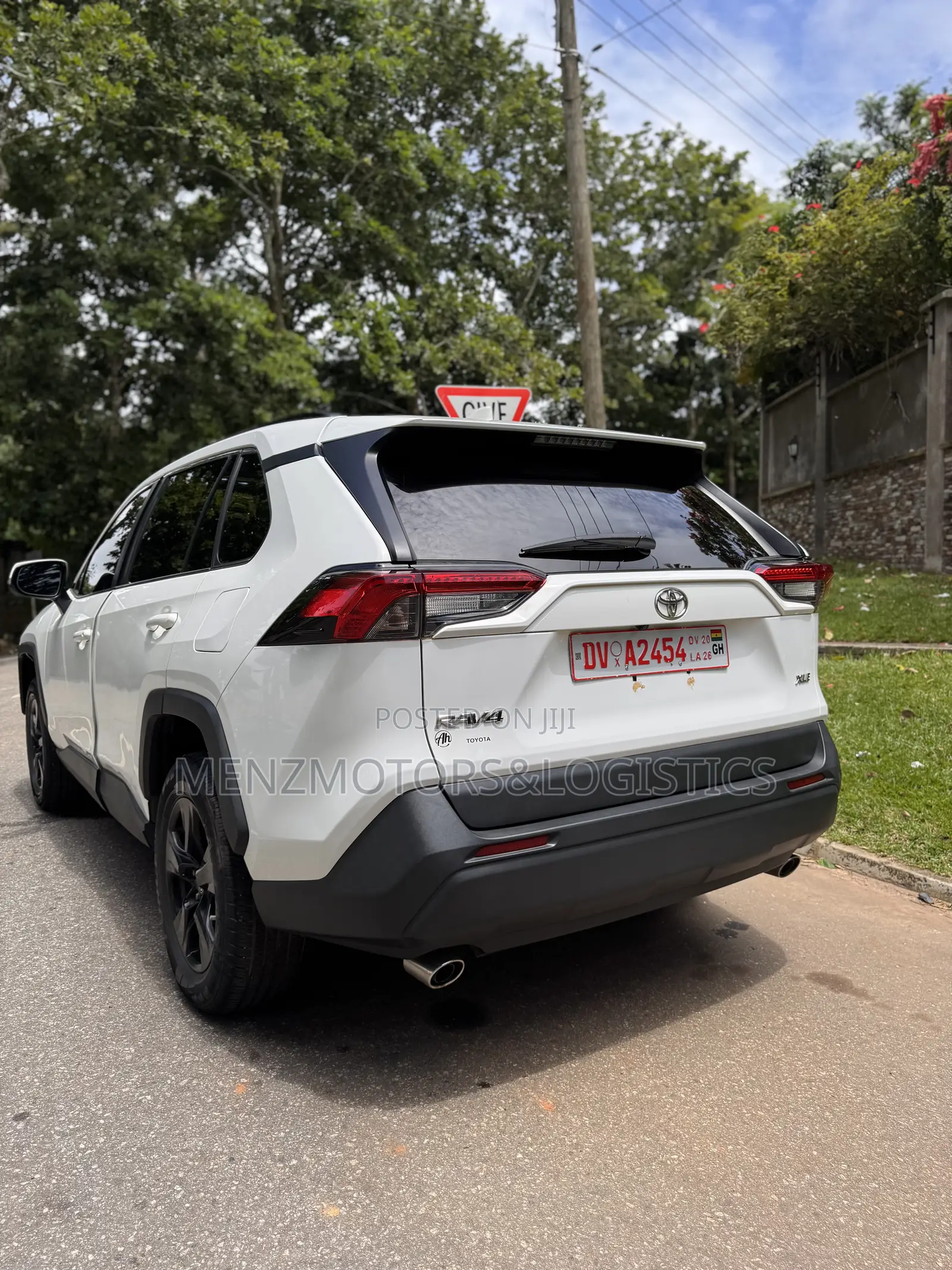 Toyota RAV4 XLE AWD 2023 White