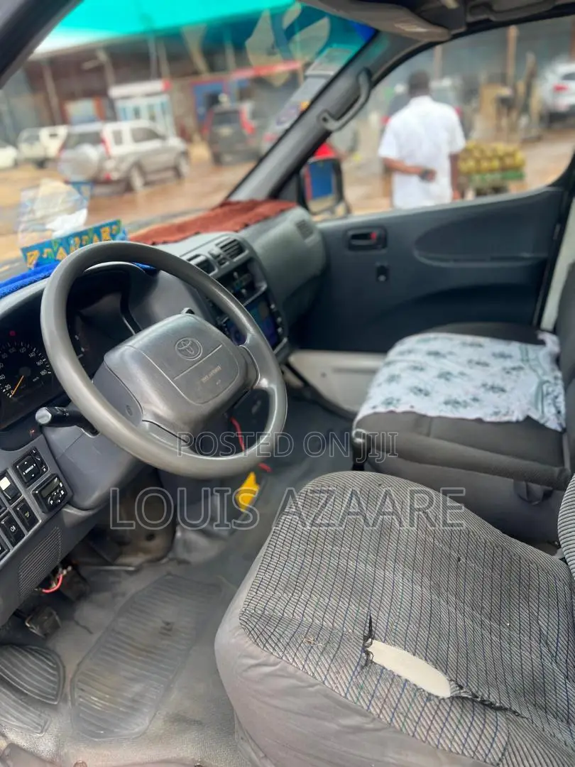 Toyota HiAce 2019 White