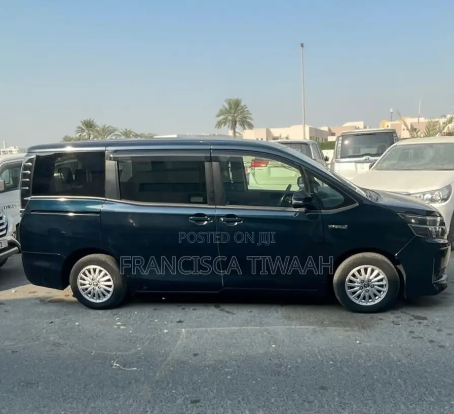 Toyota Voxy SV Premium 2014 Blue