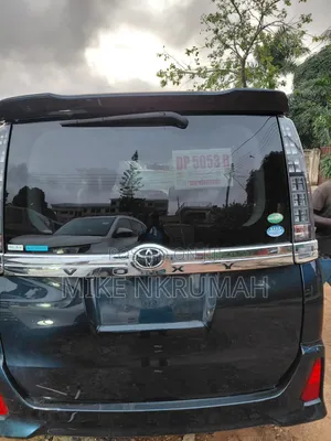 Toyota Voxy 2014 Blue