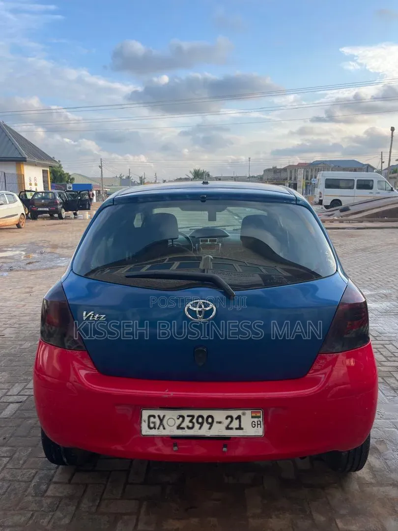 Toyota Vitz 2010 Blue
