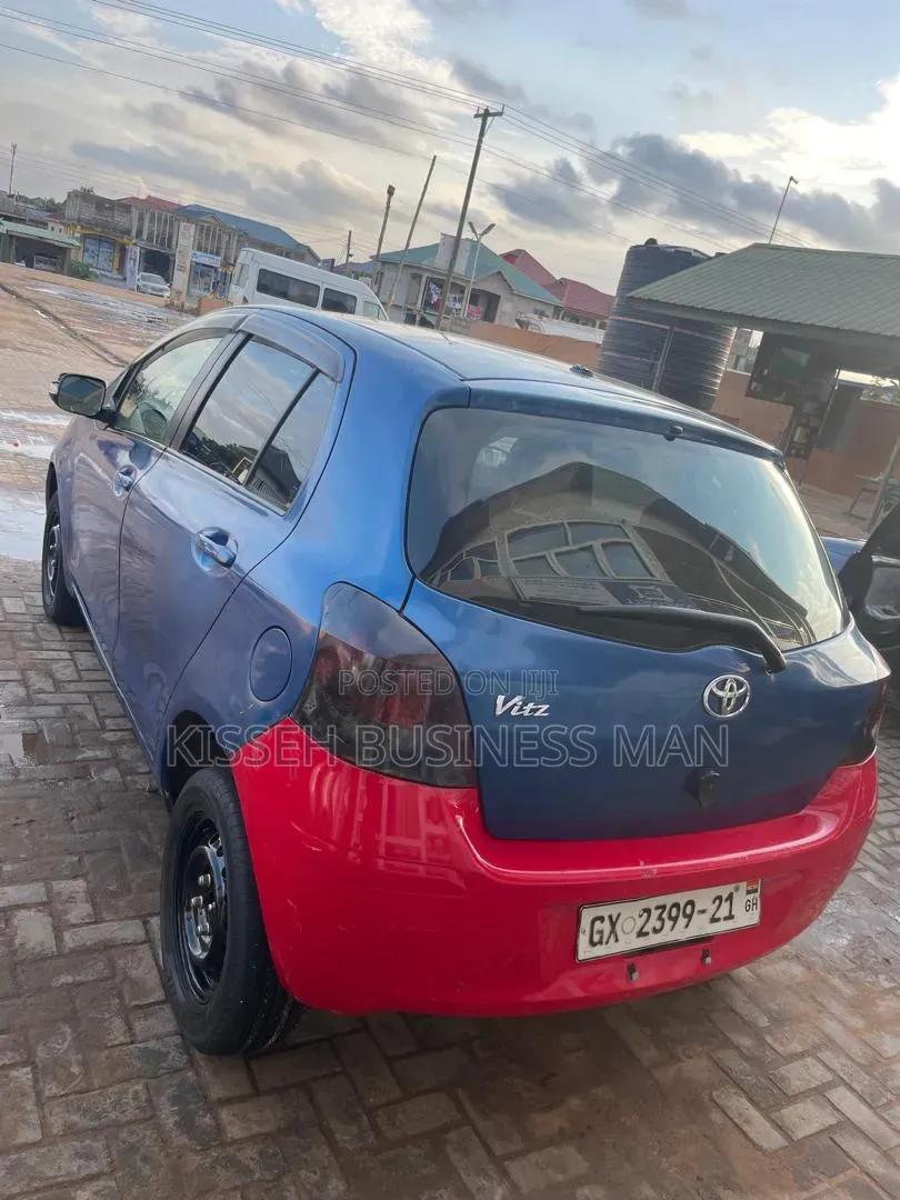 Toyota Vitz 2010 Blue