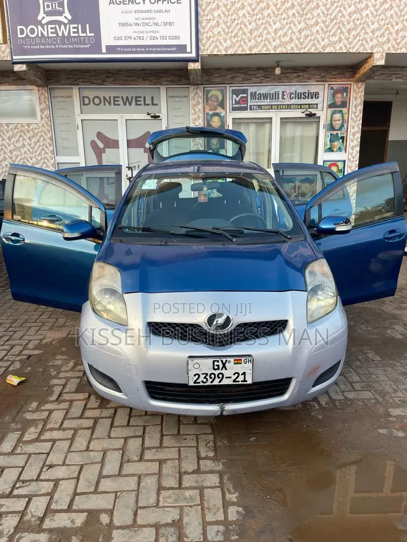 Toyota Vitz 2010 Blue