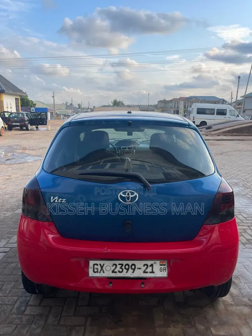 Toyota Vitz 2010 Blue
