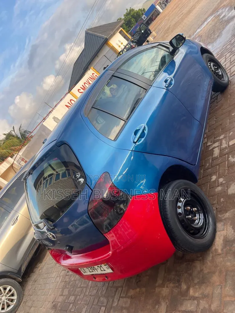Toyota Vitz 2010 Blue