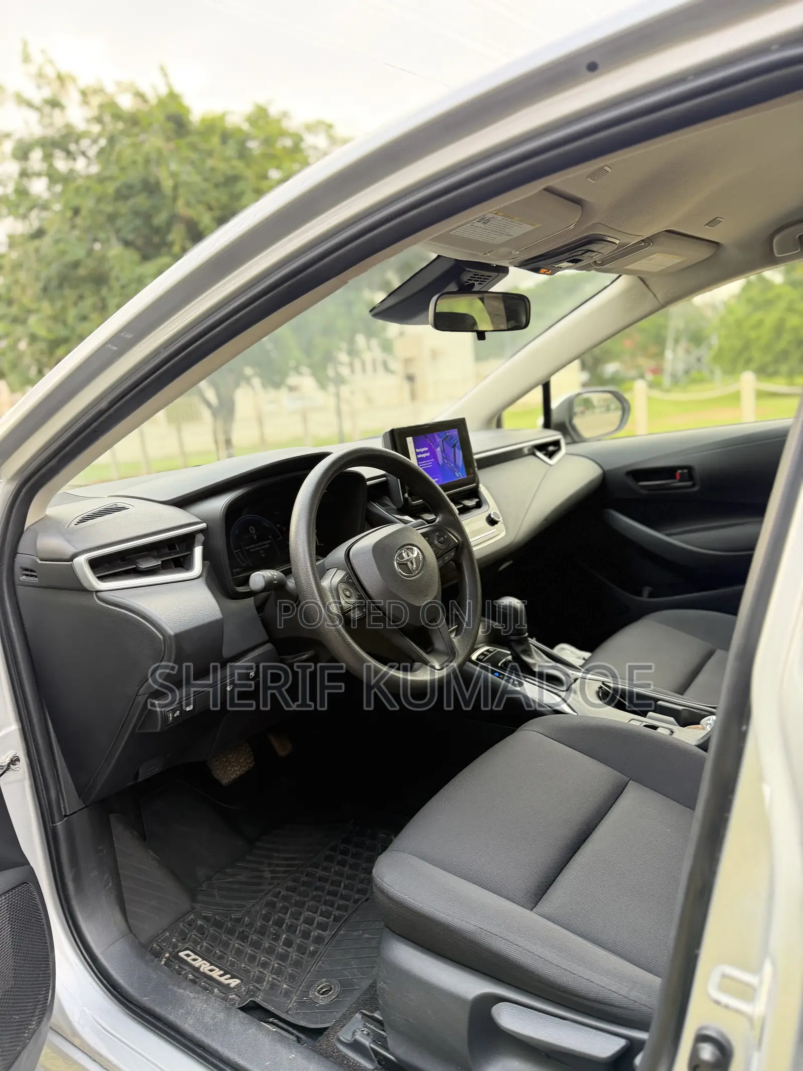 Toyota Corolla LE 2023 Silver