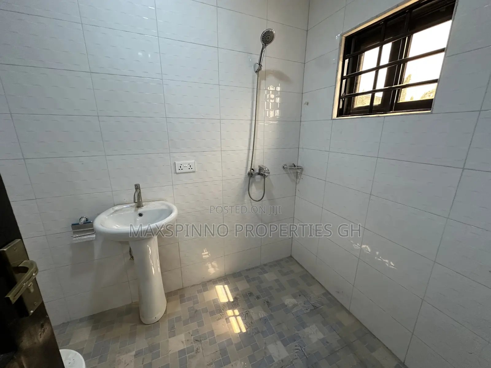2bdrm Apartment in Maxspinno Properties, Little Roses Area for rent