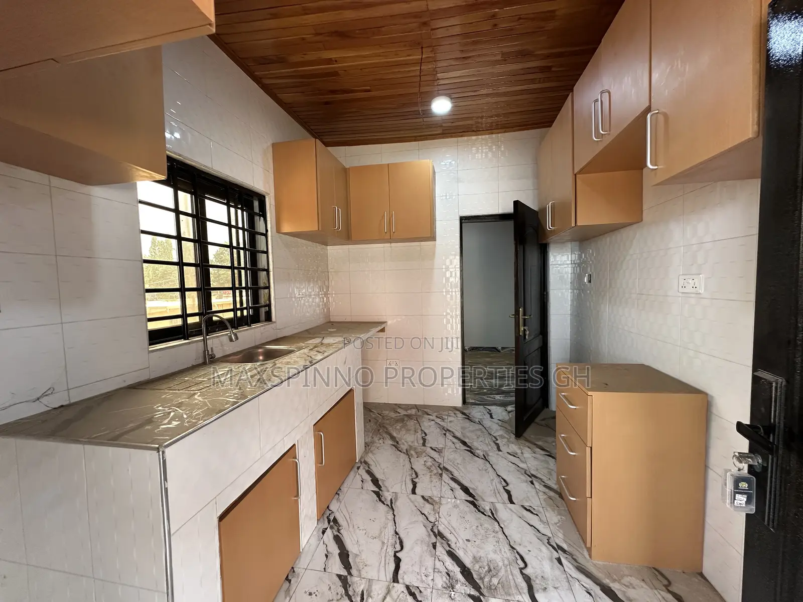 2bdrm Apartment in Maxspinno Properties, Little Roses Area for rent